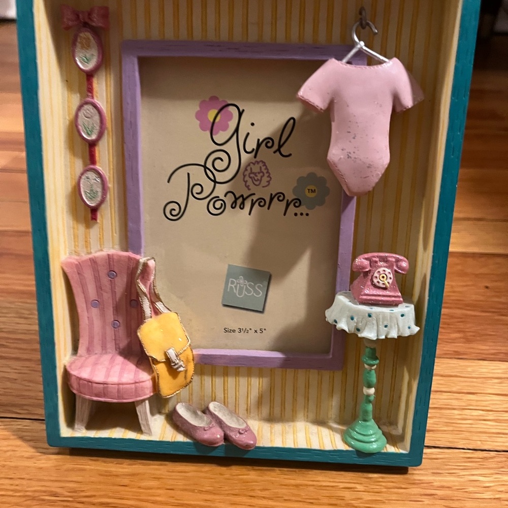 EXCELLENT CONDITION RUSS NOVELTY FRAME FOR GIRLS - Picture 3 of 5